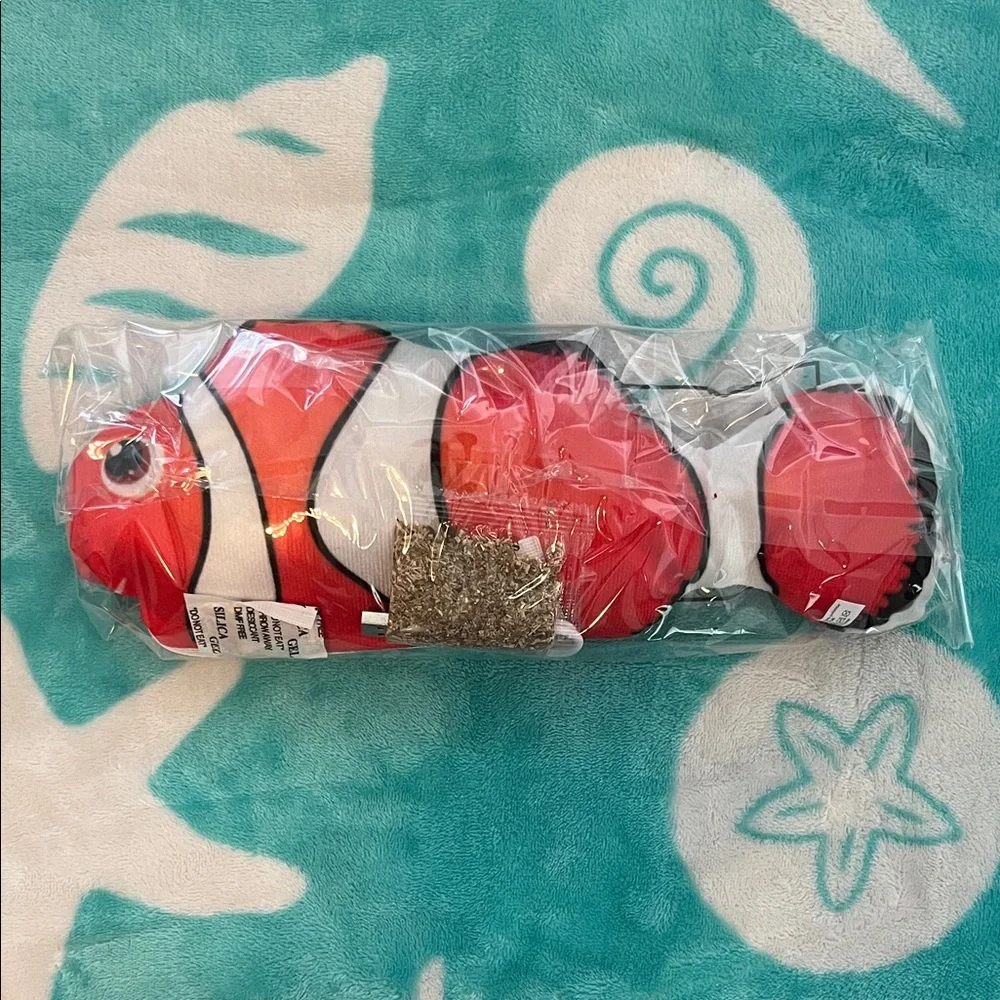 Wacky Willy Flopping Fish Toy - clown fish